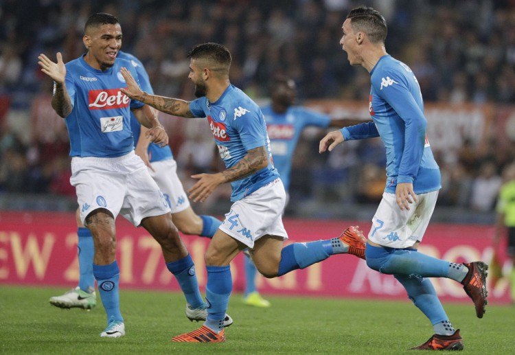 Pertandingan sepak bola pada akhir pekan ini memberi para pengejar kesempatan, saat semuanya bertanding kandang sedangkan Napoli bertanding tandang