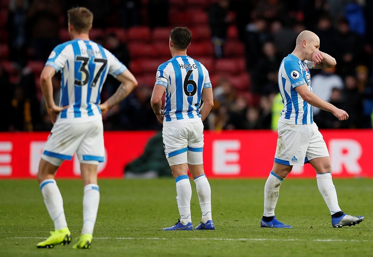 Primary KeywordPremier League Secondary Keyworddự đoán sbobet  nhận định West Ham vs Huddersfield  cập nhật Premier League 2019 Article Title VNPremier League West Ham vs Huddersfield: Khó khăn cho Huddersfield! Article Title EnglishPremier League West Ham vs Huddersfield: A challenging match for Huddersfield! Premier League West Ham vs Huddersfield: Khó khăn cho Huddersfield! West Ham vs Huddersfield Cùng dự đoán Sbobet đánh giá trận West Ham vs Huddersfield, 23:00 ngày 16/03 (GMT+8) và cập nhật Premier League 2019! West Ham cần thêm 1 điểm nữa để chính thức trụ hạng thành công, trong khi cơ hội đó đối với Huddersfield gần như không còn. Do vậy, trận đấu tới có lẽ sẽ chỉ có một đội chơi hết mình. Những điểm đáng chú ý West Ham đang có thành tích ghi bàn không đế nỗi tồi. Sau 30 vòng đấu, họ cũng có được 37 bàn thắng. Song, cũng có đến 43 lần đội bóng này để thủng lưới. Trong quá khứ, có 3 lần đội bóng này đối đầu với đối thủ Huddersfield. Trong cả 3 trận đấu đó, họ đều có được bàn thắng. Thậm chí, 2/3 trận này họ ghi được từ 2 bàn thắng trở lên. Trong 10 trận đấu gần đây nhất của mình, có 6 trận West Ham ghi được bàn thắng. Trong đó, có 3 trận họ ghi được từ 2 bàn trở lên. Song, cũng có đến 8/10 trận này họ để thủng lưới. Trên sân nhà, đến 8/10 trận họ có bàn với 6 trong số đó là từ 2 bàn thắng trở lên. Song, cũng có 7/10 trận này họ thủng lưới. 1 Theo các nhận định West Ham vs Huddersfield, trong khi đó, Huddersfield Town đang là đội bóng gây thất vọng nhất giải đấu, đặc biệt là ở hàng công. Sau 30 vòng đấu, chỉ vỏn vẹn 15 lần họ có được bàn thắng. Thế nhưng, lại có đến 53 lần họ để thủng lưới. Trong 3 lần đối đầu với đối thủ thành London này, có 2 trận họ có bàn nhưng cả 2 trận họ chỉ đều ghi được 1 bàn. Trong 10 trận đấu gần đây nhất của mình, chỉ vỏn vẹn 2 trận Huddersfield có được bàn thắng, 1 thành tích hết sức tồi tệ. Trong khi đó, có đến 8/10 trận này họ thủng lưới với 5 trong số đó là từ 2 bàn thua trở lên. Trên sân khách, cũng chỉ 3/10 trận gần nhất họ có bàn. Song, cũng có 8/10 trận này họ thủng lưới với 4 trong số đó là từ 2 bàn thua trở lên. West Ham đang đứng thứ 9 trên bảng xếp hạng với 39 điểm sau 30 vòng đấu của Ngoại hạng Anh. Ở 3 lần đối đầu trước đây với đội khách, cả 3 lần họ đều bất bại với 2 trong số đó là những chiến thắng. Cả 2 chiến thắng này, đội chủ sân London đều thắng với cách biệt 2 bàn trở lên. Điều này cho thấy cả năng thắng đậm của họ trong trận này là khá cao. Trong 10 trận đấu gần đây nhất của mình, có 3 trận West Ham giành được chiến thắng. Đáng chú ý khi 2/3 chiến thắng này, họ đều thắng cách biệt 2 bàn trở lên. Ngoài ra, 2/3 trận đó họ cũng giữ sạch lưới. Trên sân nhà, đến 6/10 trận gần nhất West Ham giành chiến thắng. Đến 4 trong số đó họ thắng cách biệt 2 bàn trở lên.  2 Theo các nhận định West Ham vs Huddersfield, trong khi đó, Huddersfield Town đang là đội bóng đội sổ cả giải đấu và có nguy cơ cao nhất phải xuống hạng ở mùa giải sau. Sau 30 vòng đấu, đội bóng này chỉ có được vỏn vẹn 14 điểm. Họ còn cách nhóm an toàn đến 16 điểm, 1 con số quá lớn với thực lực của họ hiện tại khi chỉ còn 8 vòng đấu nữa mọi chuyện sẽ kết thúc. Trong 3 lần đối đầu với West Ham, thành tích tốt nhất của họ chỉ là 1 trận hòa hồi đầu mùa. Trong 10 trận đấu gần đây nhất của mình, đến 8 trận Huddersfield để thua. Đáng chú ý khi đến 4 trong số đó họ thua cách biệt 2 bàn. Ngoài ra, 7/8 trận thua này họ đều không có bàn. Trên sân khách, đến 8/9 trận gần nhất họ thua trận. 3 trong số đó Huddersfield thua với cách biệt 2 bàn trở lên.  Đội hình dự kiến giữa 2 đội West Ham vs Huddersfield Town West Ham: Fabianski, Cresswell, Ogbonna, Diop, Fredericks, Rice, Felipe Anderson, Lanzini, Noble, Snodgrass, Chicharito. Huddersfield Town: Lossl, Durm, Schindler, Zanka, Bacuna, Billing, Gorenc-Stankovic, Mooy, Pritchard, Mounie, Kachunga. Lịch sử thi đấu 3 trận gần nhất 2 đội gặp nhau: West Ham thắng 2, hòa 1 West Ham mới để thủng lưới 4 lần trong 6 trận đấu gần nhất chơi trên sân nhà Huddersfield mới giành được 1 chiến thắng trên sân khách kể từ đầu giải Tip cược LỰA CHỌN TỐI ƯU: Chọn Xỉu (Under) kèo 2.5@0.87 *** (23h00 16/03 GMT+8) Theo các nhận định West Ham vs Huddersfield, Huddersfield Town có thành tích đối đầu tích cực trước West Ham, nhưng thực tế West Ham United đã thành công hơn nhiều trong lịch sử đối đầu gần đây nhất khi thắng 2 và hòa 1 trong 3 lần đối đầu với Terrier. Và việc phải hành quân đến sân nhà của West Ham ngày hôm nay được xem là một khó khăn với Huddersfield Town. Meta Description	Cùng dự đoán Sbobet đánh giá trận West Ham vs Huddersfield, 23:00 ngày 16/03 (GMT+8) và cập nhật Premier League 2019! 1st Image Request (English)	A picture of West Ham Image Title in Vietnamese	Premier League: West Ham mới để thủng lưới 4 lần trong 6 trận đấu gần nhất chơi trên sân nhà Image Caption in Vietnamese	West Ham United đã thành công hơn nhiều trong lịch sử đối đầu gần đây nhất Image Alt Text in Vietnamese	Premier League: West Ham đang đứng thứ 9 trên bảng xếp hạng với 39 điểm 2nd Image Request (English)	A picture of Huddersfield Image Title in Vietnamese	Premier League: Huddersfield Town có thành tích đối đầu tích cực trước West Ham Image Caption in Vietnamese	Huddersfield Town đang là đội bóng gây thất vọng nhất giải đấu Image Alt Text in Vietnamese	Premier League: Huddersfield mới giành được 1 chiến thắng trên sân khách kể từ đầu giải Outbound Link 1 URL	https://www.bbc.com/sport/football/teams/west-ham-united Outbount Link 1 Anchor Text	West Ham đang có thành tích ghi bàn không đế nỗi tồi Outbound Link 2 URL	https://www.bbc.com/sport/football/teams/huddersfield-town Outbount Link 2 Anchor Text	Huddersfield Town đang là đội bóng đội sổ cả giải Internal Link 1 URL	https://iniberitakita.com/premier-league/ Iternal Link 1 Anchor Text	Premier League 2019 Internal Link 2 URL	https://iniberitakita.com/vi/tag/huddersfield-town-vi/ Iternal Link 2 Anchor Text	các nhận định West Ham vs Huddersfield Tags /3	West Ham, Huddersfield FB Caption in Vietnamese	⚽ West Ham vs Huddersfield: Hành quân đến sân nhà của West Ham được xem là một khó khăn với Huddersfield Town!