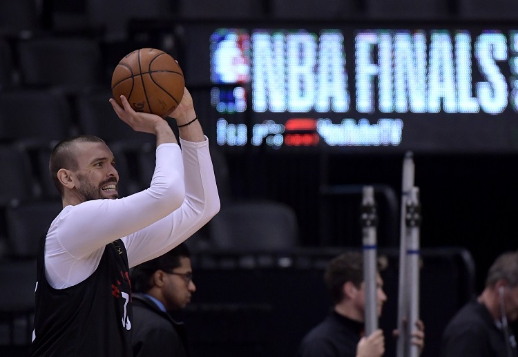 NBA季后赛 猛龙vs勇士的球场动态