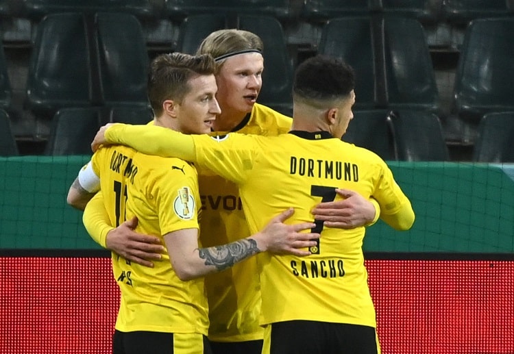 DFB-Pokal: Phút bù giờ thứ 2, Dortmund chơi thiếu người vì Dahoud nhận thẻ đỏ