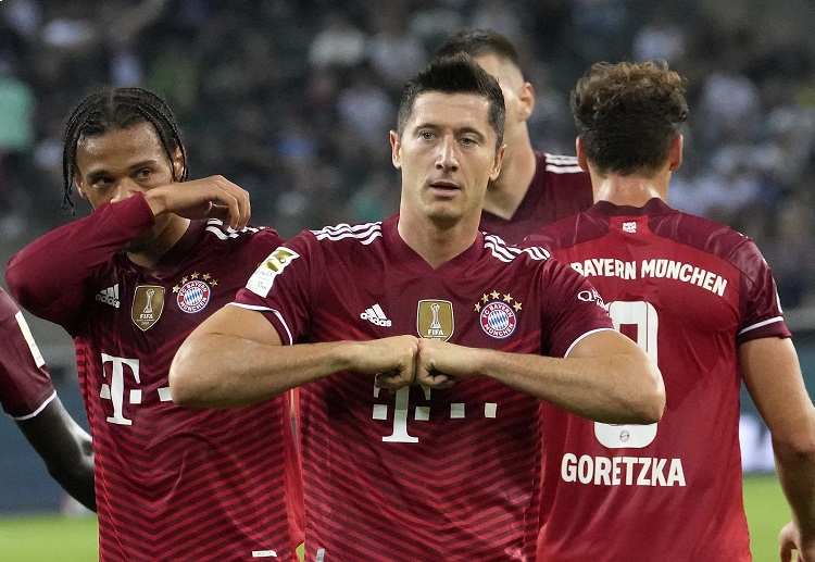 Bundesliga: Robert Lewandowski băng vào đệm bóng gọn gàng gỡ hòa 1-1.