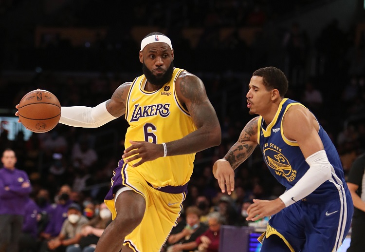 LeBron James thi đấu cho Lakers ở NBA 2021/22.