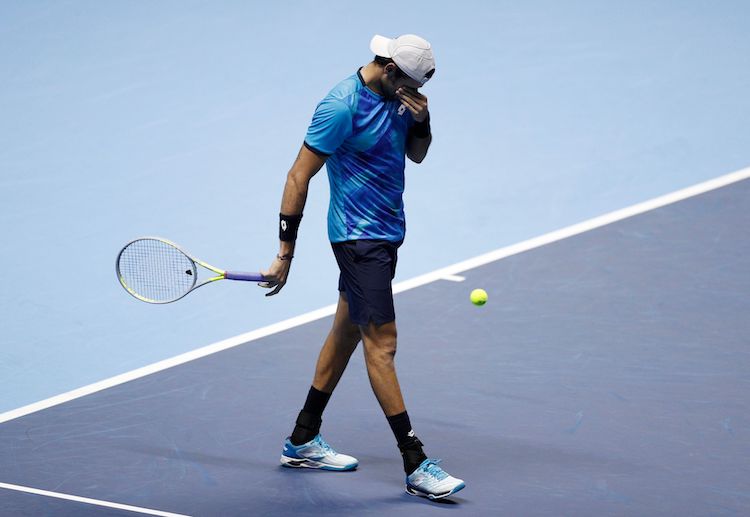 Matteo Berrettini bỏ cuộc ngay trận đầu trước Alexander Zverev tại ATP Finals 2021 do đau bụng