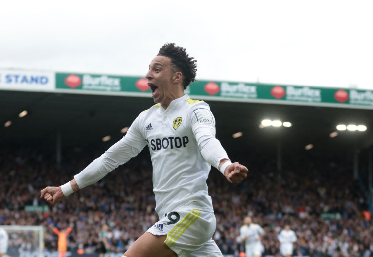 Premier League: Leeds dồn lên tấn công ngay sau tiếng còi khai cuộc và sớm có bàn mở tỉ số.