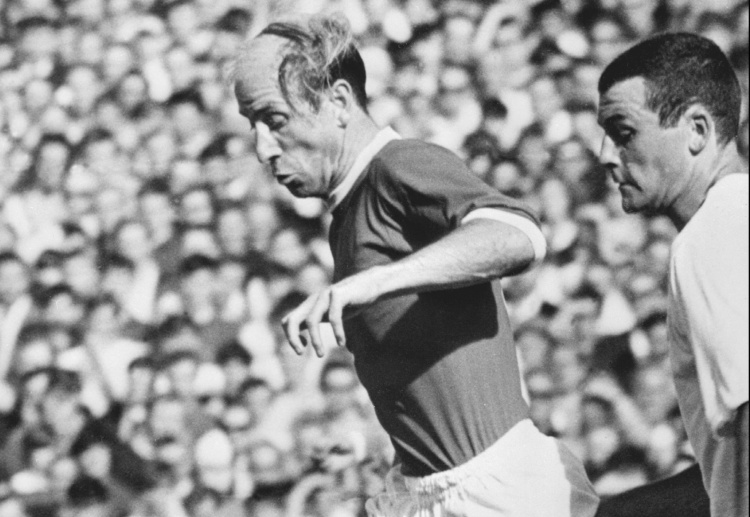 Bobby Charlton bawa Inggris cetak sejarah di dunia sepak bola